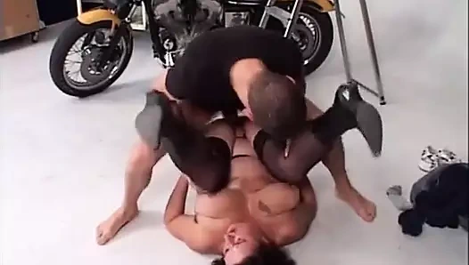 Sürtük Alman amatör ateşli son derece kıllı amcığını siktiriyor vol 4