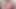 Yumuşak kıvrımlı ve tatlı bir gülümsemeye sahip eğlenceli pembe saçlı güzellik