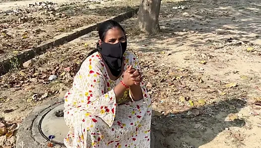 Ek admine ek garib ladki ko choda uska faida uthaya