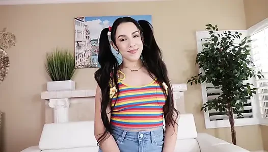 Selena Ivy at kuyruklu büyük götlü tatlı bir kız