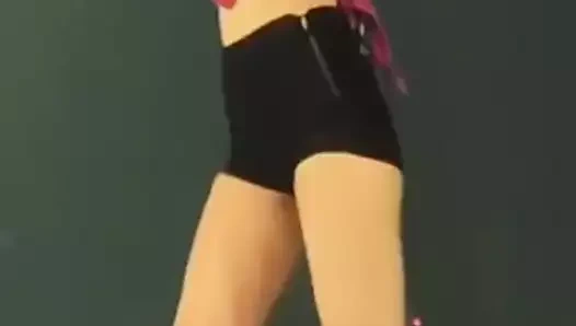 Uzun bacaklı bir jennie kim için o fındığı kaybetme zamanı