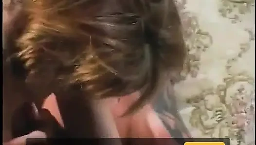 Seksi piliç gelinlik içinde yarak emiyor götten sikişiyor ve yüzüne dölleniyor
