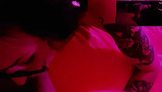 Succubus karımın ruhumu emmesine ve o amcığı boşaltmasına izin verdim