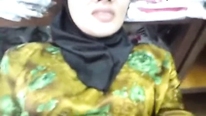 Tante semok mendesah keenakan