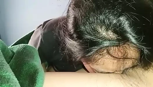 Evli kadın kocasının arkadaşıyla fışkırtıyor