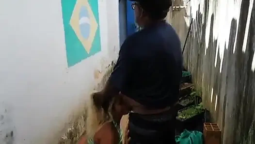 Öğle yemeği kutusunu emerek ödedim