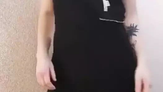 Yeni bir elbise içinde