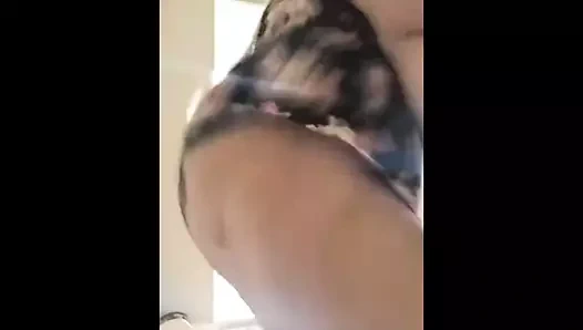 Dev sarışın büyük götlü genç kız