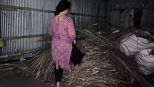 Kuzenimi ona arkadan sarıldığım ve götten sikişmeye başladığım evi temizlerken görüyorum