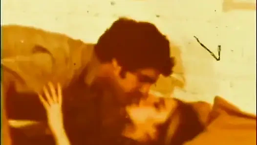 Ateşli çift şehvetli seks yapıyor