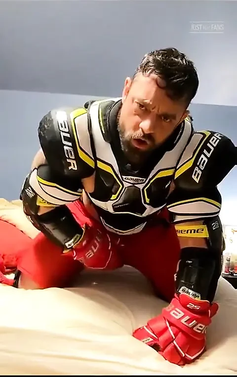 Kullanılmış hokey ekipmanlarında oynayacak birinin olmasını gerçekten istiyorum