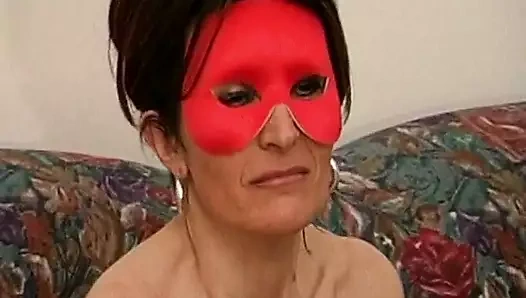 Gabriella mastürbasyon yapan İtalyan esmer orta yaşlı seksi kadın