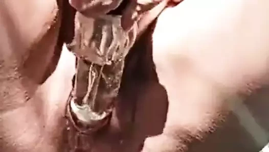 Büyük kedi fışkırtma