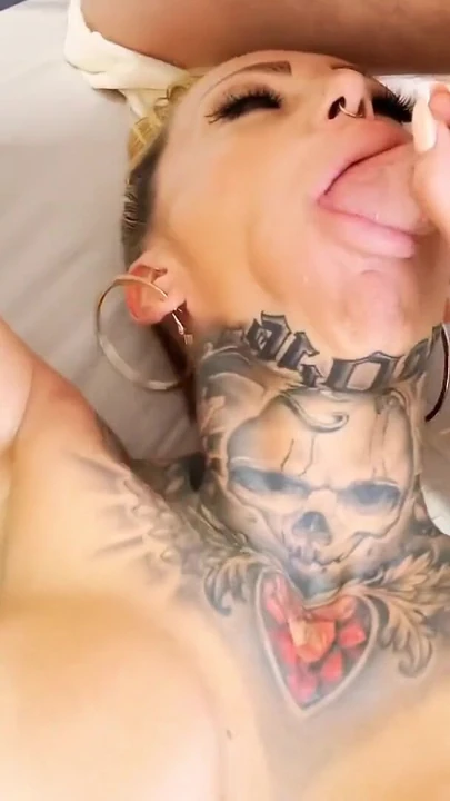 Знаковый момент из "НАСТОЯЩЕГО СЕКСА В ТРОЙНИЧКЕ С НЕМЕЦКОЙ МЕЧТОЙ МИЛФОЙ KADA LOVE"