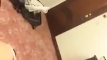 Dindar koca covid-19 karantinası sırasında karısını parmaklıyor