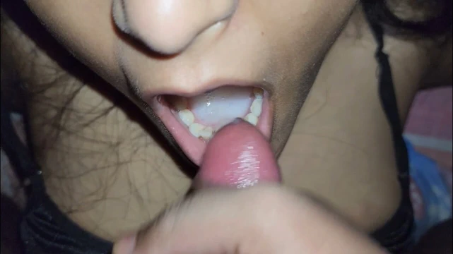 Hintli çift sert çığlık atıyor ev yapımı seks