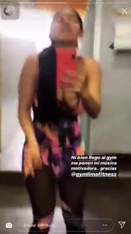 MI AMIGA CAROL RICA CULONA