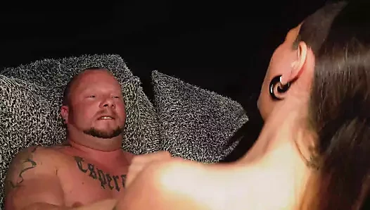 Almanya'dan bir ince esmer güzellik dolu onu geniş ağız alır