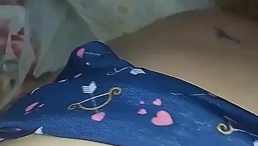 Büyük göğüslü sarışının ağzına geldi.