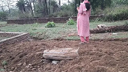 Genç Hintli kadın arkadaşıyla