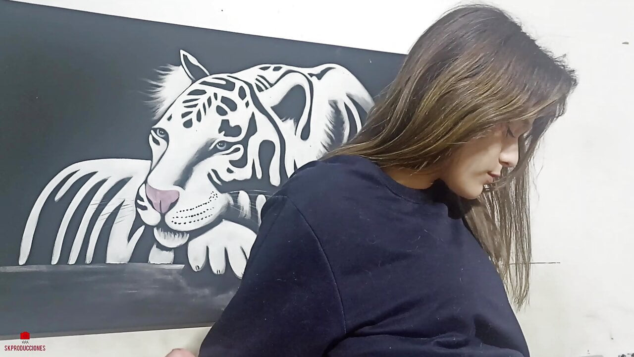 Ben çok azgınım ve seksi üvey kardeşimi becereceğim