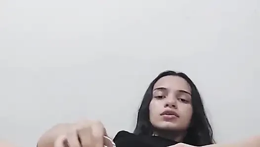 Bu amcığın kendine eşlik etmesini görmekten hoşlanıyorsan, bir benzerini bırak