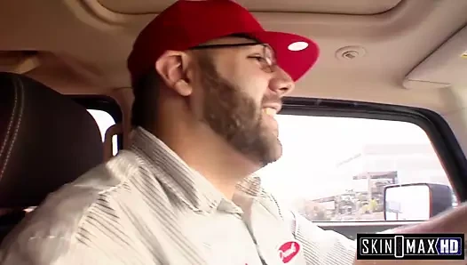 Kötü kız ashley jensen ortalığı karıştırmayı seviyor.