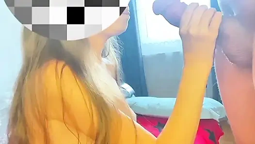 Sıkı amcıklı üvey kız kardeşim üzerime emiyor ve onu sikim kalın ve benimle sikmemi istiyor