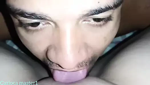 Yaramaz Patricinha beni emmeyi seviyor ve beni çabucak boşaltıyor