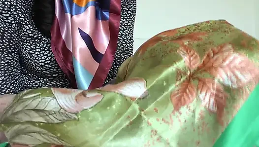 Parlak saten eşarplarım seni azdıracak! Lady Victoria Valente