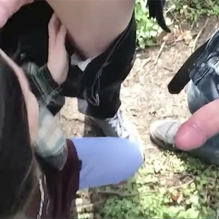 18 yaşındaki üniversite öğrencisi halka açık parkta bukkake birden fazla döl boşaltılıyor