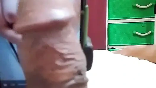 Karıma beni dün gönderdiği videoyu izlerken zevk aldım