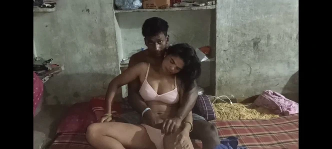 Ev hanımı kocasını sikiyor