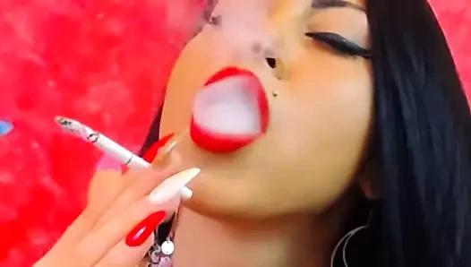 Dumanlı kırmızı dudaklar.mp4