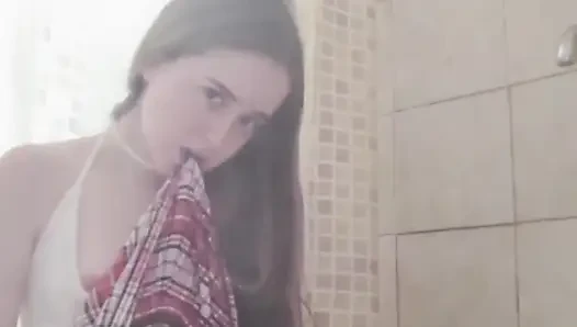 Aughty Üniversiteli kız