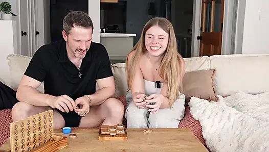 Büyük götlü İskoç porno yıldızı Samantha Joiner Tom Games podcast'inde sikişiyor