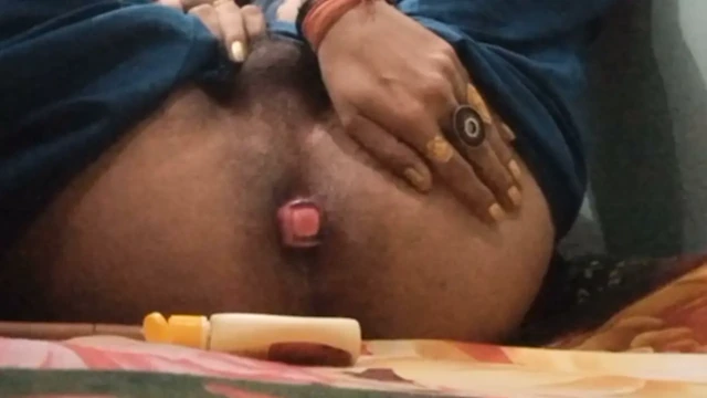 Hintli travesti trans (transeksüel) göt sikişi kendini sikiyor