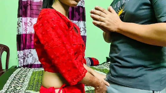 Sahibe genç arzularını bir hizmetçinin yardımıyla tatmin etti