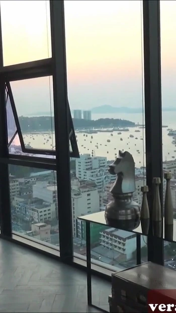 Сногсшибательный момент от "Немецкий мужик снимает на видео юную блондинку-шлюшку в отпуске в видео от первого лица"