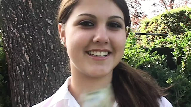 18-летняя тинка на самом деле только хотела идти, чтобы помочь с домашним заданием