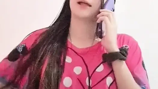 Mastürbasyonunu izledim, sonra ona arkadan yaklaştım ve götten siktim.