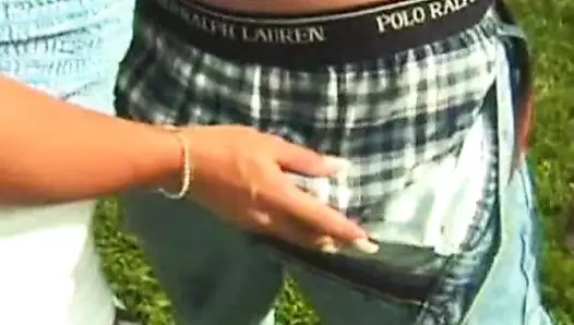 Küçük memeli seksi Fransız genç kız arka bahçede sikişmeye bayılıyor