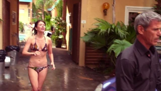 Jewel Staite - ''The L.A. Complex'' s1e05 2