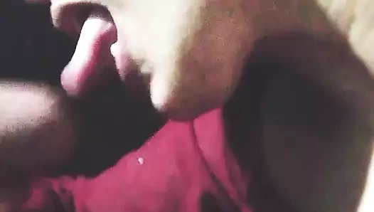 Bu sabah erkenden sert oldu ve emilmek istiyor