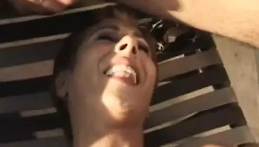 Yabancılarla seks onun işi