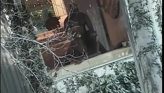 Harika zenci kız kıllı amından sikiliyor ve canavar siyah yarakla ağzına boşalıyor