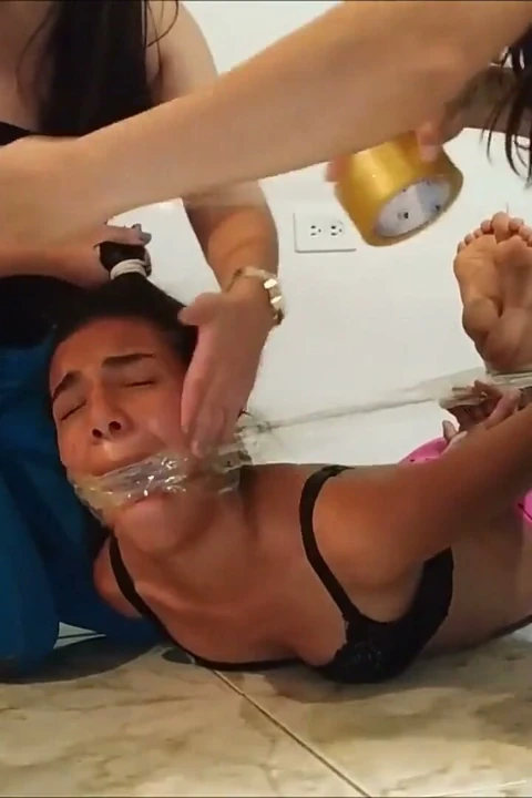 Kalpsiz hogtape aşağılama