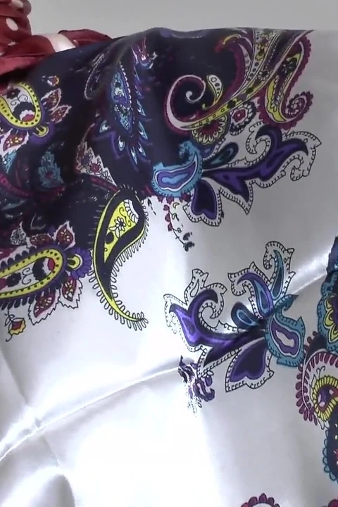 Saten başörtüsü defilesi ve kumaşa boşalma, JOI, Lady Victoria Valente