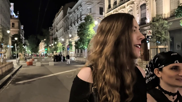 Sapık bir partiye gitmeden önce asansörde sıkışıyoruz - vlog