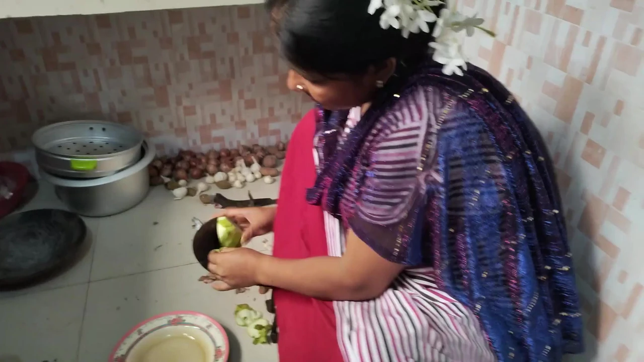 मैं रसोई घर में अपनी भाभी को चोदता हूं